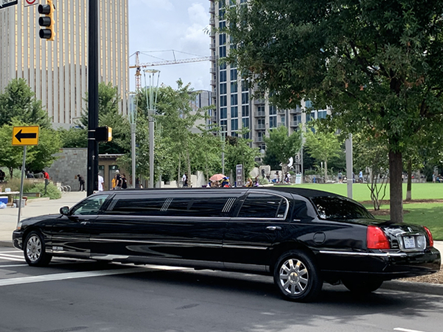 BlackLincolnLimo